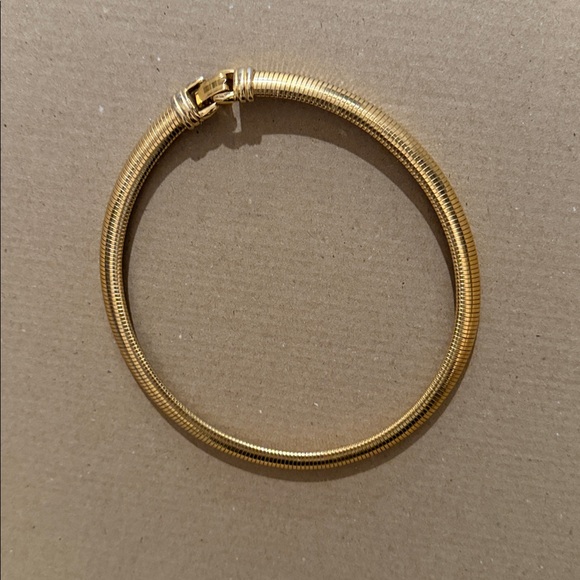 Fashionable Vtg Monet Gold-Tone Flexible Necklace - Picture 3 of 10